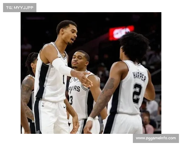 马刺双加时惜败鹈鹕，文班亚马伤退后团队篮球显韧性