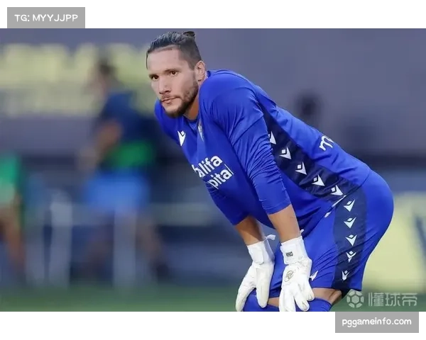 加的斯门将莱德斯马专访:谈如何指挥防线应对对方定位球 加的斯门将莱德斯马专访:谈如何指挥防线应对对方定位球